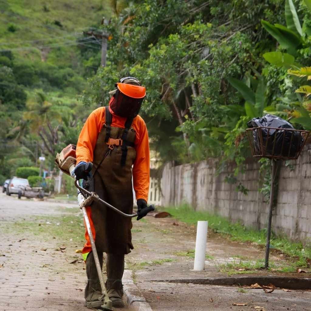 1 limpeza na Praia do Saco